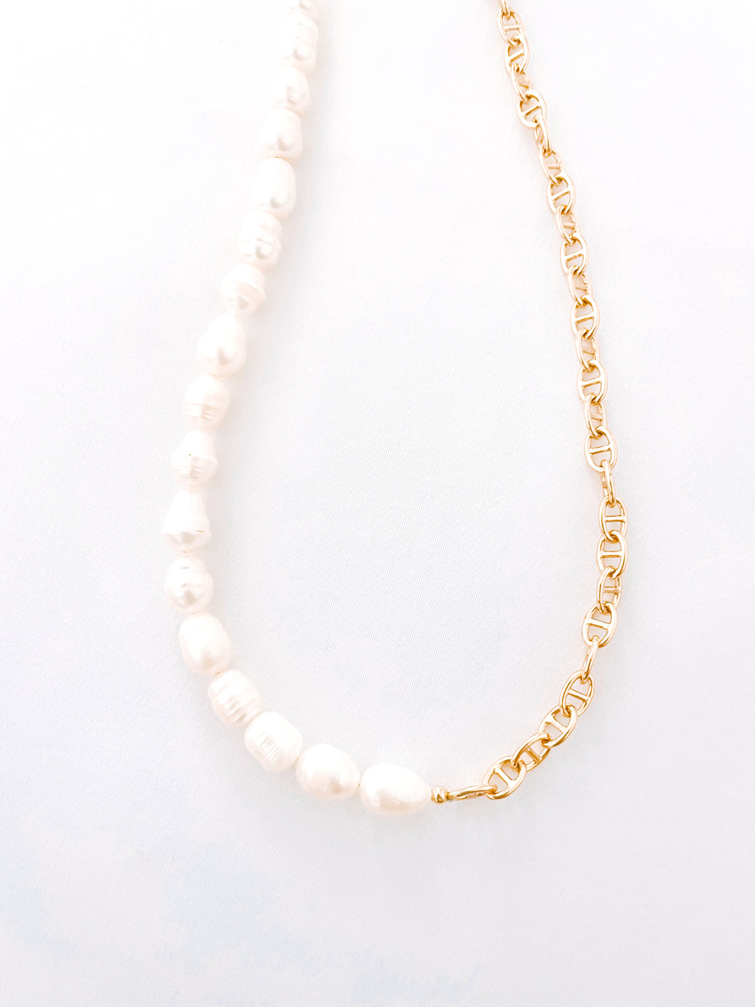 Pearl Buckle Chain